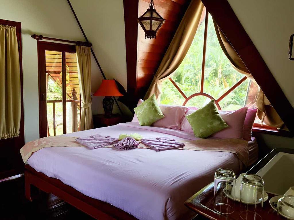 Coco Palace Resort Nai Harn ภายนอก รูปภาพ